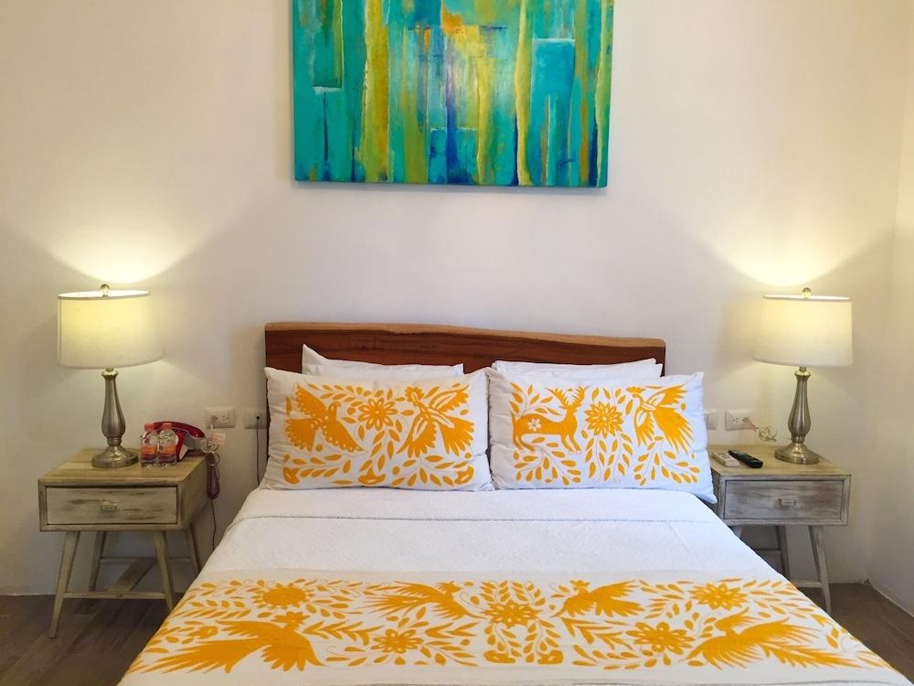 Toto Blue Boutique Bacalar