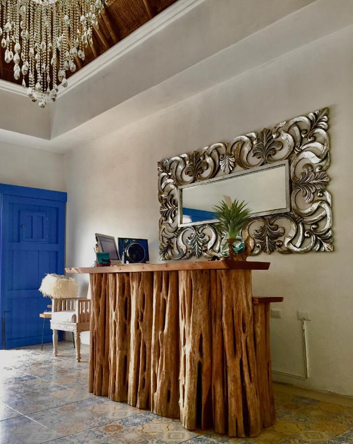 Toto Blue Boutique